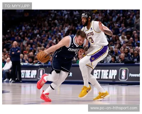 东契奇后撤三分出手命中，独行侠再度反超